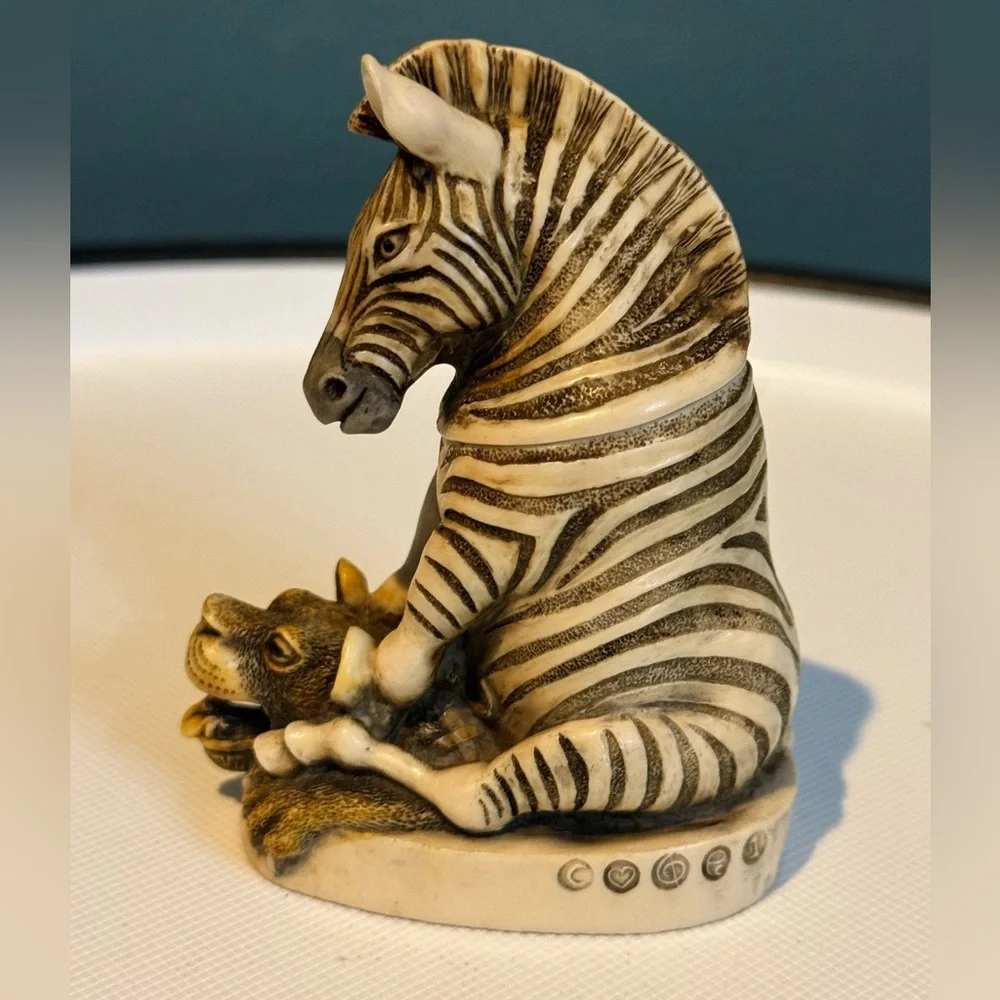 Vintage 1997 Harmony Kingdom Driver's Seat Zebra Treasure figurine/ Trinket Box - Picture 2 of 10